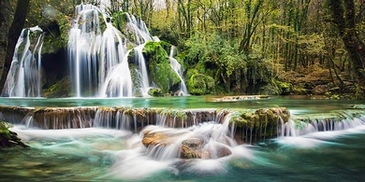 2AP5169-Pangea-Images-Waterfall-in-a-forest