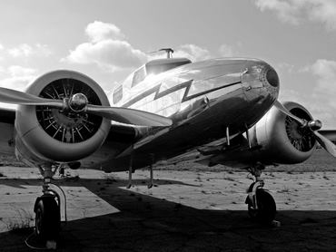 3AP1118-Vintage-Airplane-(detail)-AVION-VINTAGE-Ivan-Cholakov