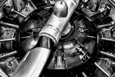 ig9297-Propellor-Engine-close-up-2-Ronin-URBAIN-VEHICULE