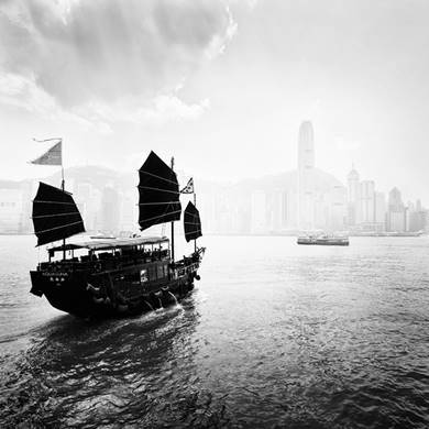 pi1083-Boat-in-the-Hong-Kong-Harbor-Praxis-Studio