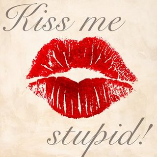 1MC4074-Kiss-Me-Stupid!-#1-DECORATIF--Michelle-Clair