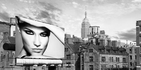 2AP3717-A-Billboard-in-Manhattan-VINTAGE-URBAIN-Julian-Lauren