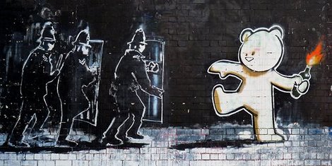 Affiche, tableau avec cadre Banksy street art - Graffiti Throwing Flow |  Europosters