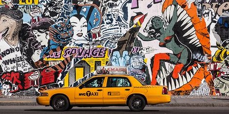Image 2MS3273 Taxi and mural painting in Soho NYC  URBAIN AUTOMOBILE Michel Setboun