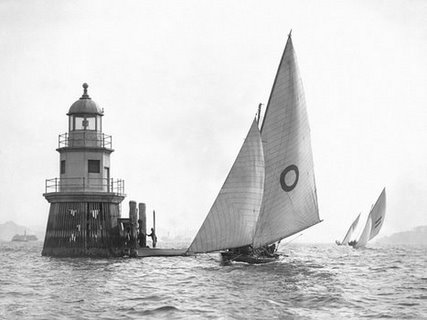 3AP3207-Sloop-and-Channel-Pile-Light-on-Sydney-Harbour-MARIN-VINTAGE-Anonymous-