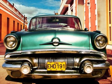 3AP3232-Vintage-American-car-in-Habana-Cuba-AUTOMOBILE--Gasoline-Images-