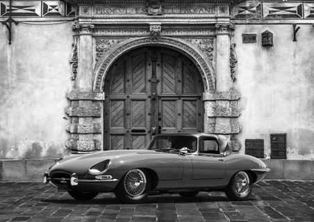 3AP3840-Roadster-in-front-of-Classic-Palace-(BW)-AUTOMOBILE--Gasoline-Images-