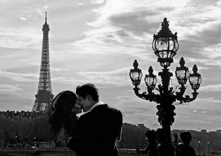 Image 3AP5598 Julian Lauren A Kiss in Paris
