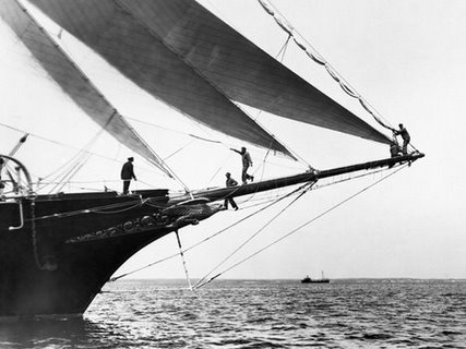 3LE627-Ship-Crewmen-Standing-on-the-Bowsprit-1923-MARIN-MARIN-Edwin-Levick