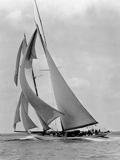 3LE639-The-Schooner-Half-Moon-at-Sail-1910s-MARIN-MARIN-Edwin-Levick