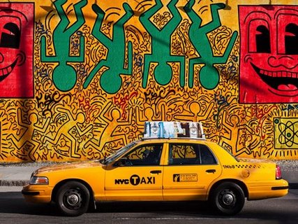 Image 3MS3271 Taxi and mural painting NYC  URBAIN AUTOMOBILE Michel Setboun