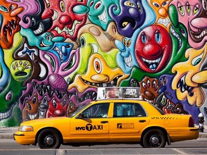 Image 3MS3272 Taxi and mural painting in Soho NYC  URBAIN AUTOMOBILE Michel Setboun