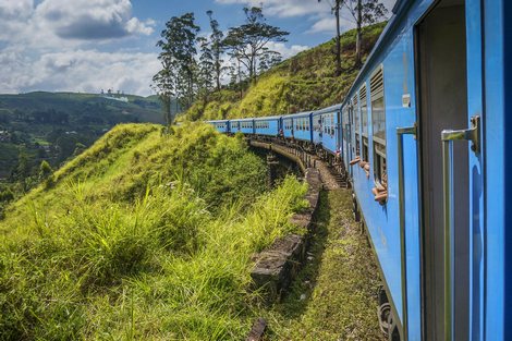 Train-bleu-Sri-Lanka---Tony-DIVET