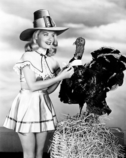 Image bga488020 Hollywood Photo Archive Doris Day with a Thanksgiving Turkey