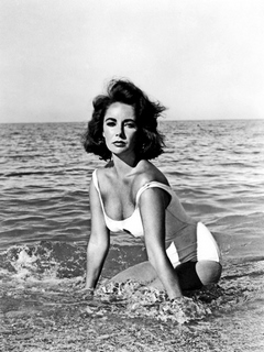 Image bga489882 Hollywood Photo Archive Elizabeth Taylor - In the surf
