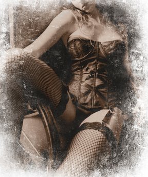 ig7096-Marionette-Sia-Aryai