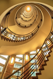 Image ig9304 Yellow Staircase Ronin escalier