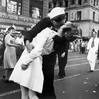 Image 1AP1656 Kissing the War Goodbye in Times Square 1945  VINTAGE  Victor Jorgensen