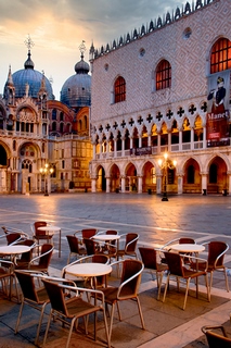 b4030d-Alan-Blaustein-Piazza-San-Marco-at-Sunrise-2