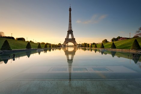 Image ig7806 Le Miroir de la Dame de Fer PAYSAGE URBAIN  Arnaud Bertrande