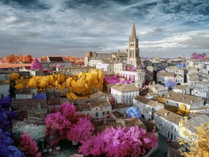 ig8157-Surreal-Vision-of-Saint-Emilion-PAYSAGE-URBAIN--Tonee-Gee